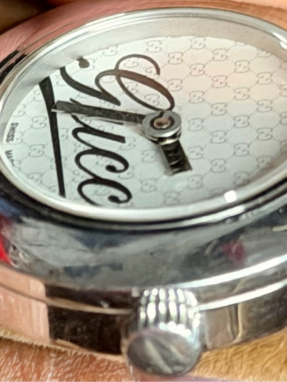 GUCCI YA105528 105 Series Swiss Quartz Bangle Watch Complete Set Box Papers - Picture 12 of 13